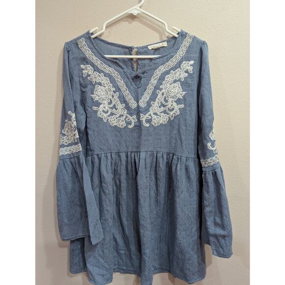 Gorgeous peasant style chambray top w/trumpet sleeves & ivory appliques size S - Picture 1 of 10